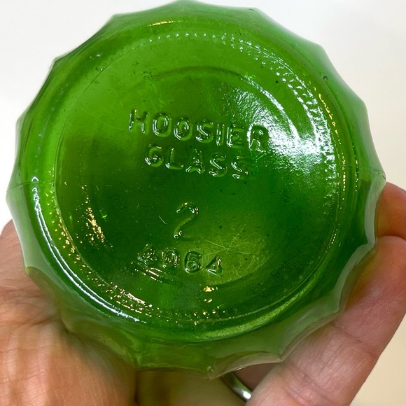 Vintage Hoosier Glass #4064 Emerald Green Flower Bud Vase 6” - Picture 3 of 5